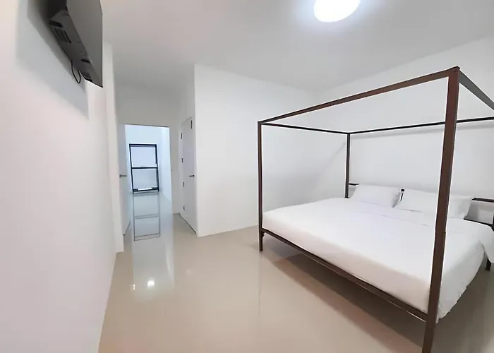Wicket White 5* Ban Khao Phra