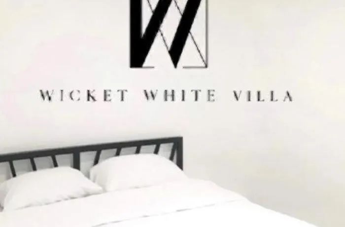 Wicket White 5*